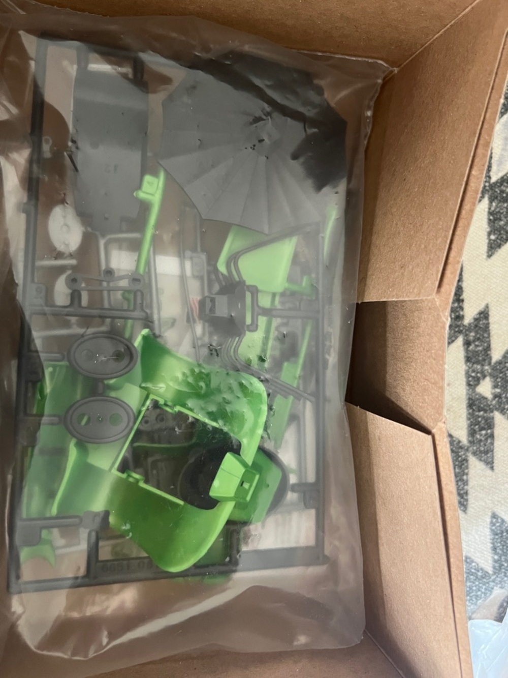 Lil' T’Rantula Dragster Model Kit - Green & Black - Picture 4 of 4
